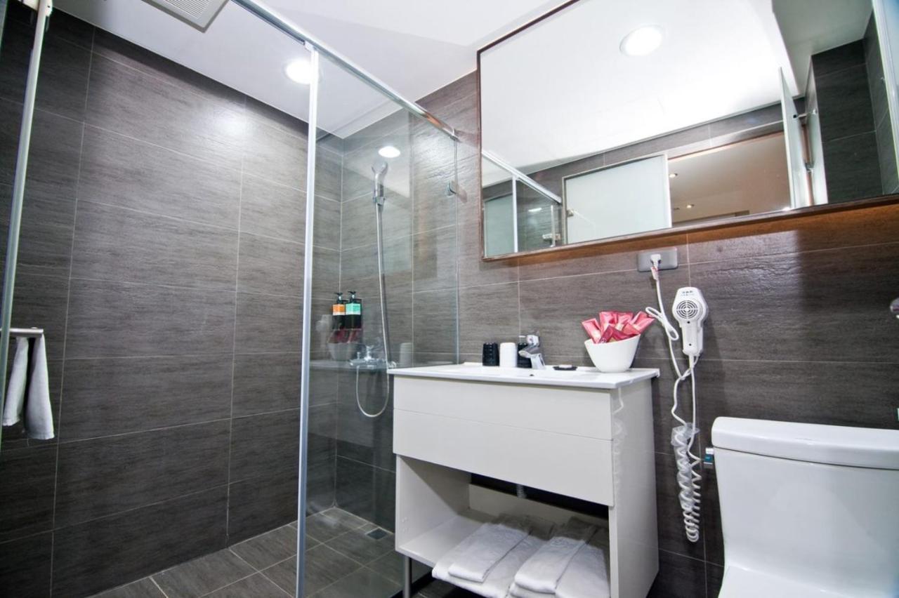 Talmud Hotel Taichung Bagian luar foto