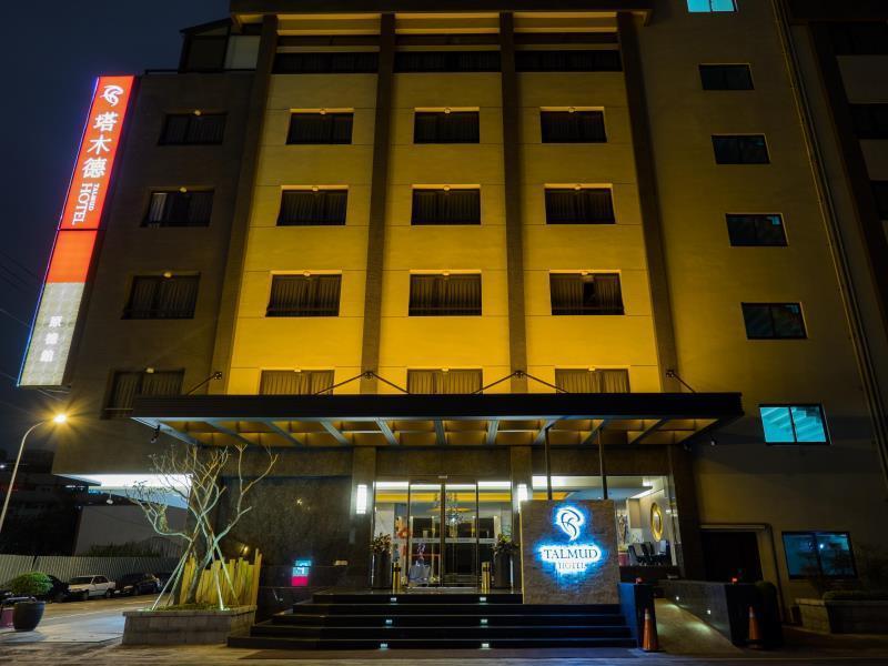 Talmud Hotel Taichung Bagian luar foto