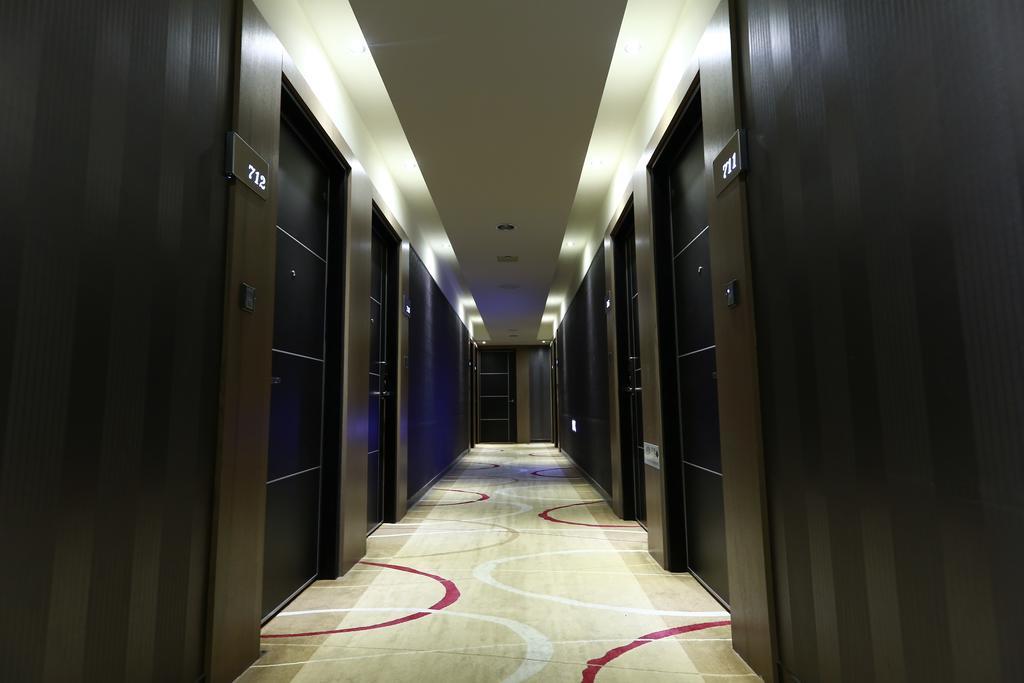 Talmud Hotel Taichung Bagian luar foto