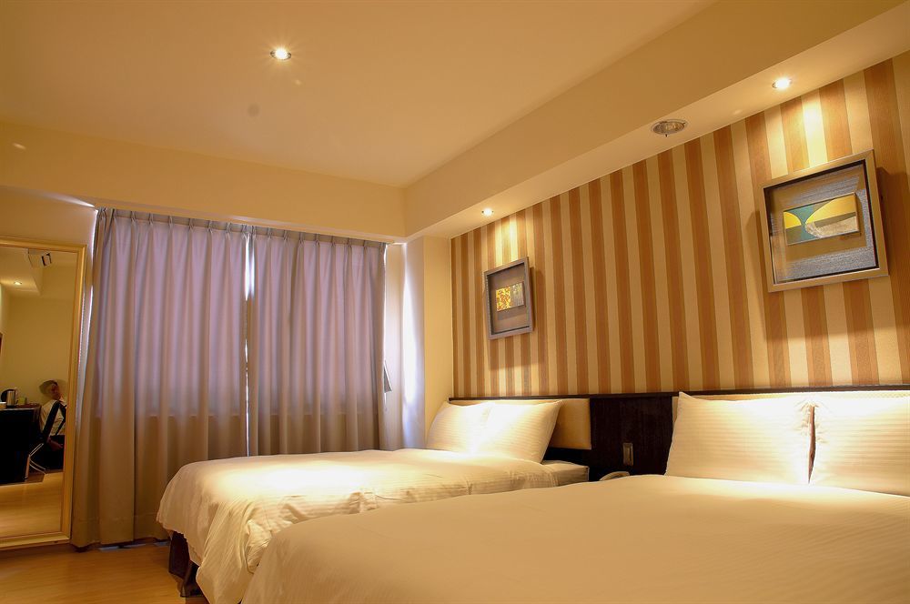 Talmud Hotel Taichung Bagian luar foto