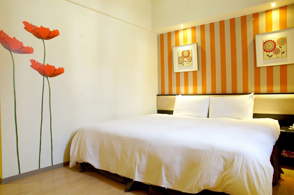 Talmud Hotel Taichung Bagian luar foto