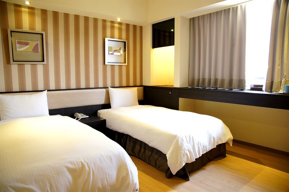 Talmud Hotel Taichung Bagian luar foto