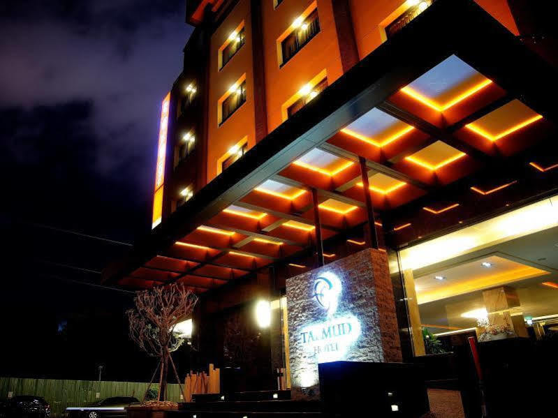 Talmud Hotel Taichung Bagian luar foto
