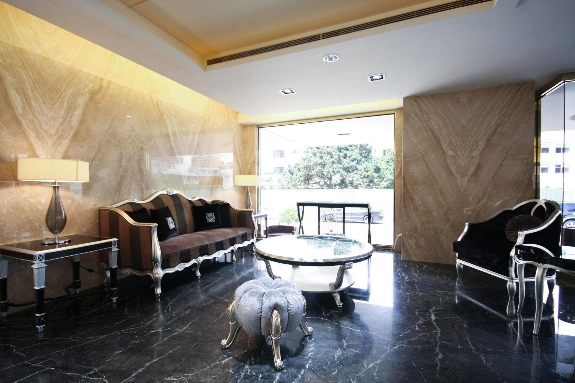 Talmud Hotel Taichung Bagian luar foto