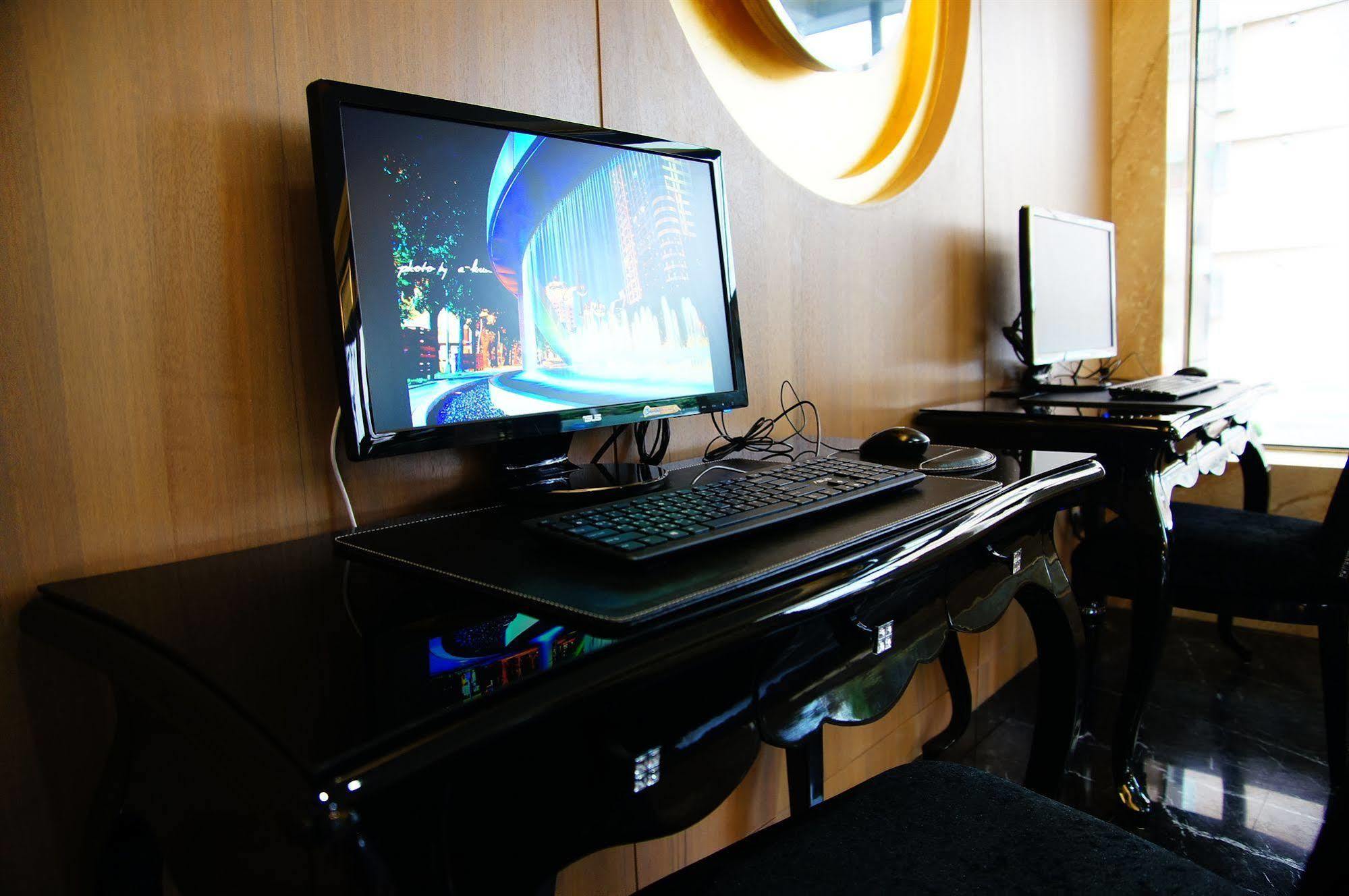 Talmud Hotel Taichung Bagian luar foto