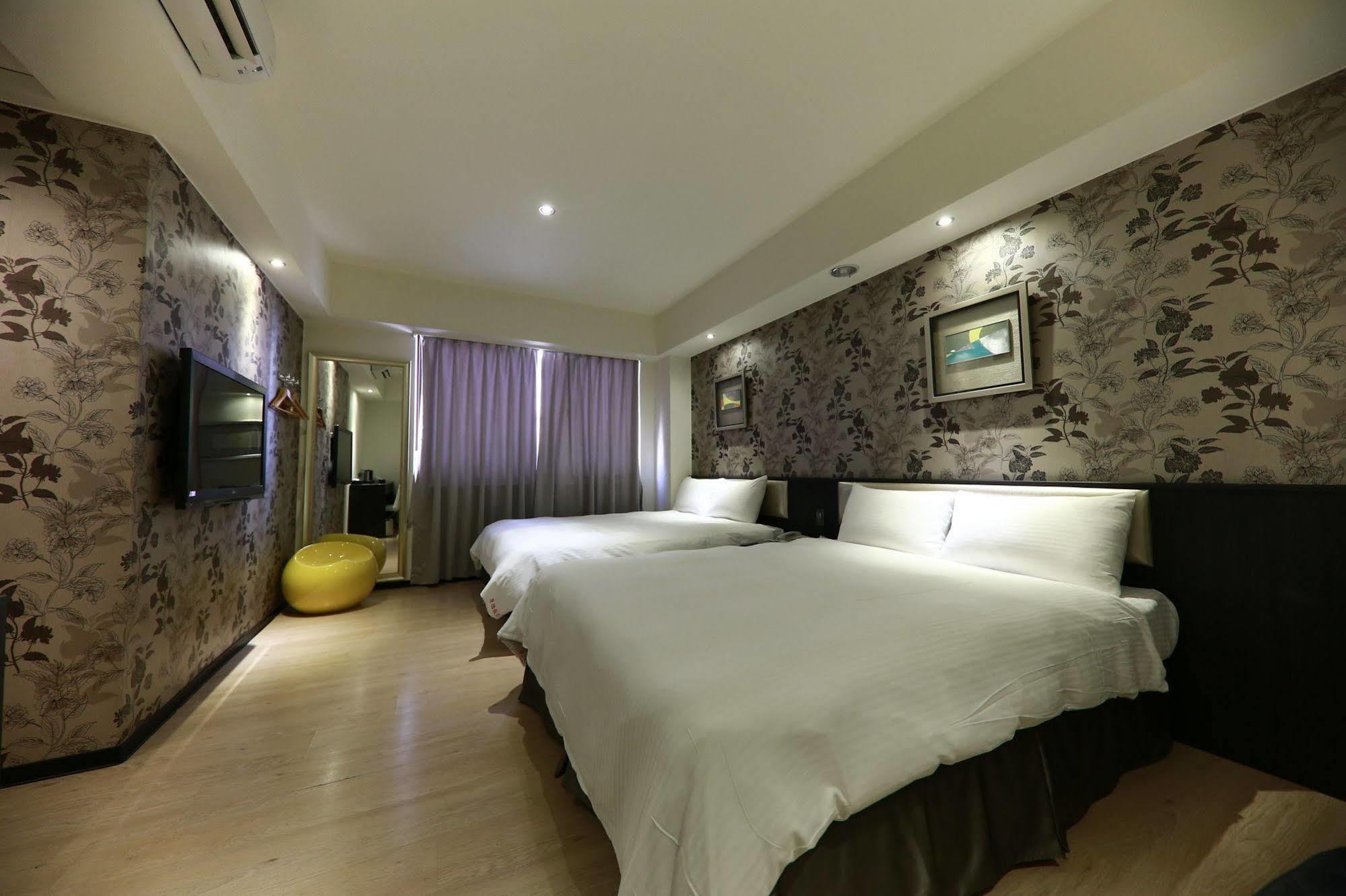 Talmud Hotel Taichung Bagian luar foto