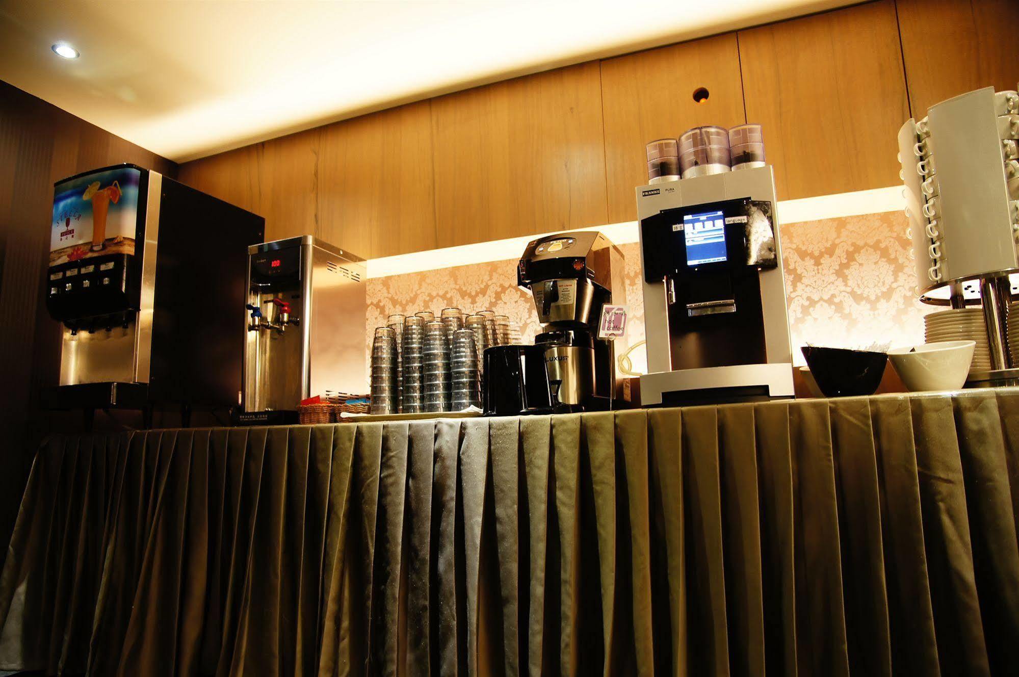 Talmud Hotel Taichung Bagian luar foto