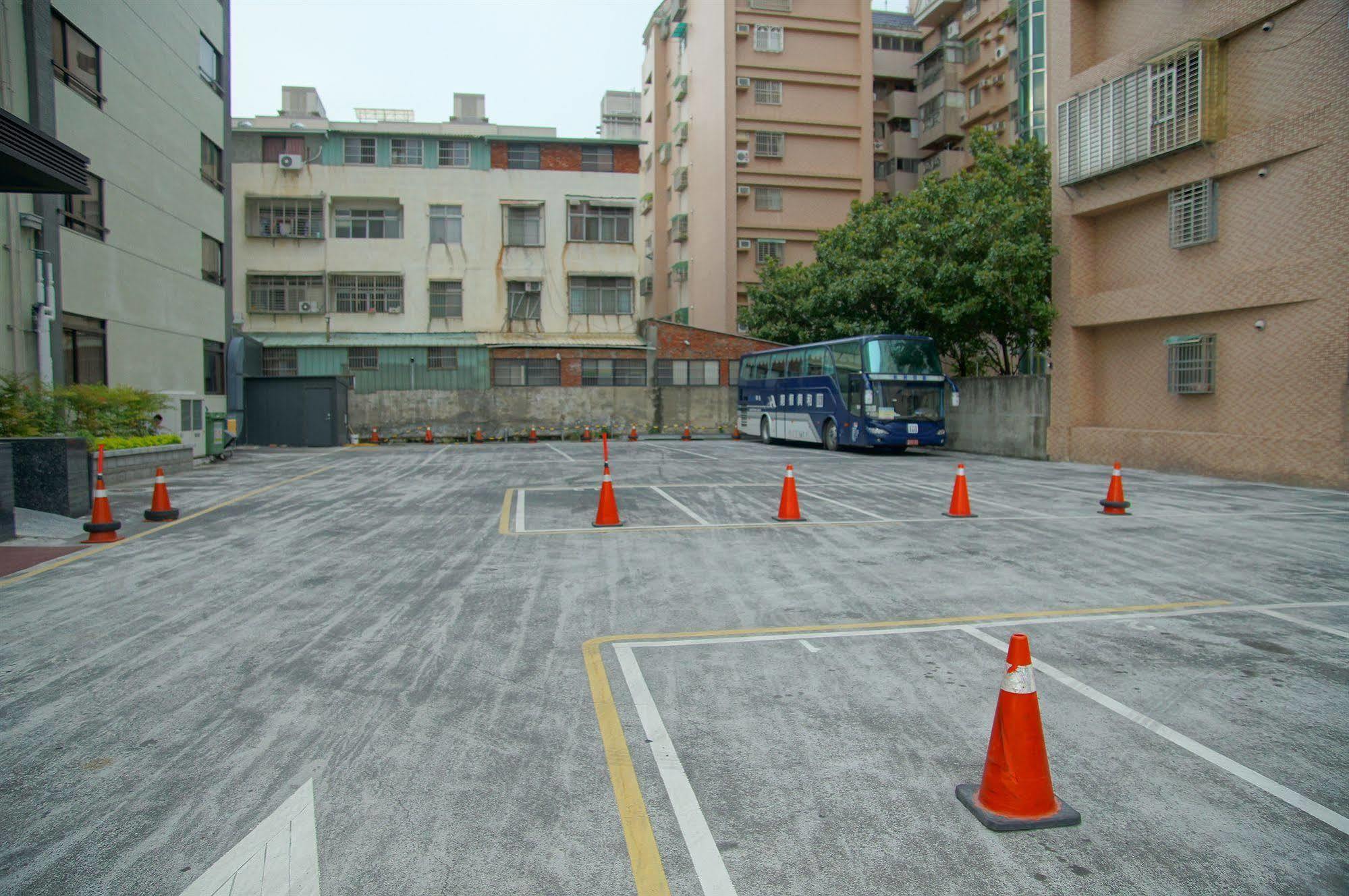 Talmud Hotel Taichung Bagian luar foto