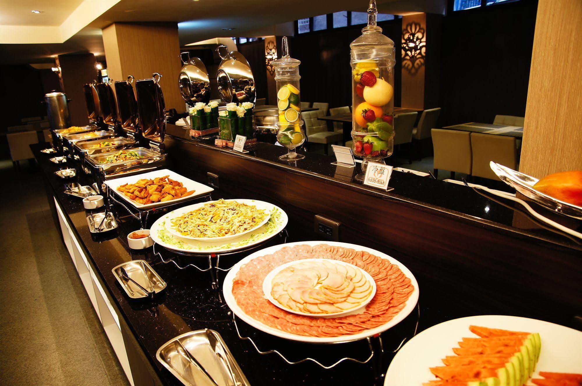 Talmud Hotel Taichung Bagian luar foto