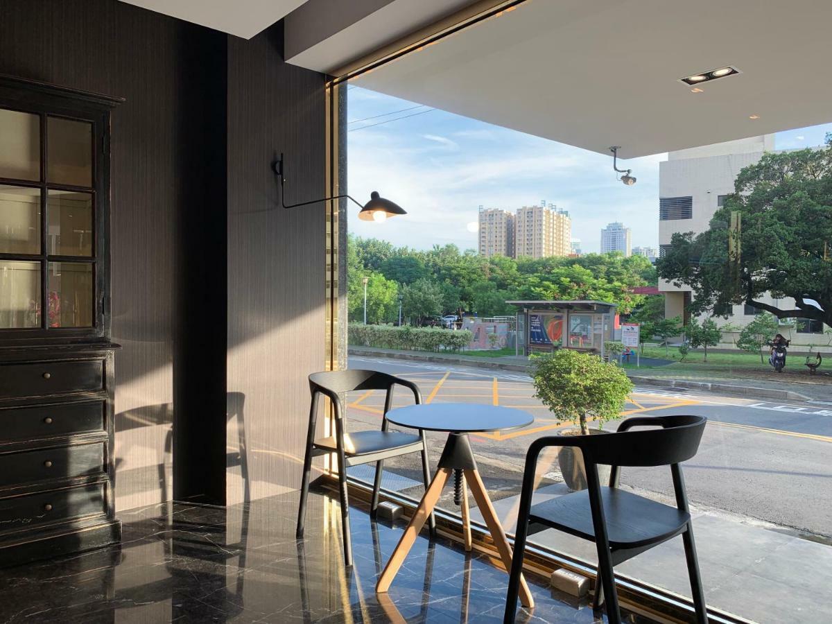 Talmud Hotel Taichung Bagian luar foto