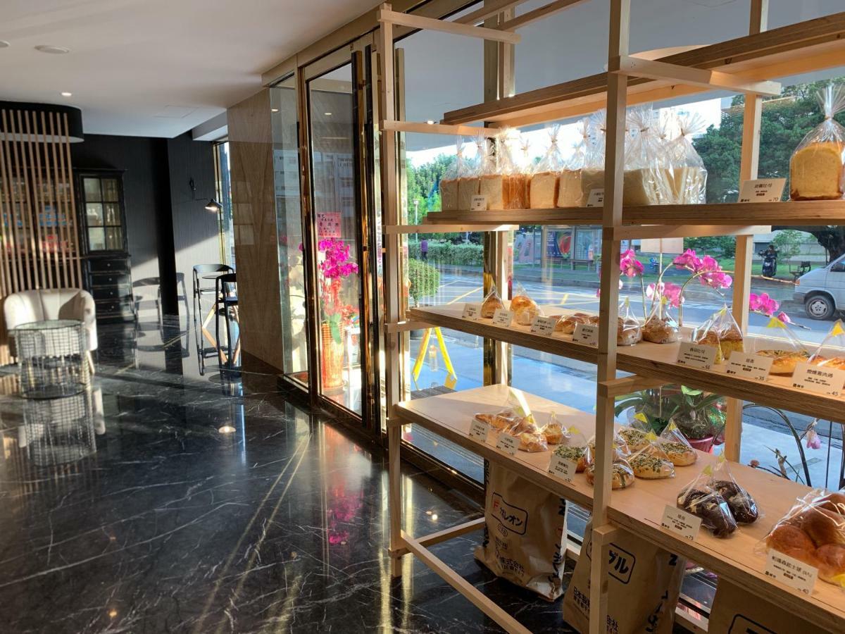 Talmud Hotel Taichung Bagian luar foto