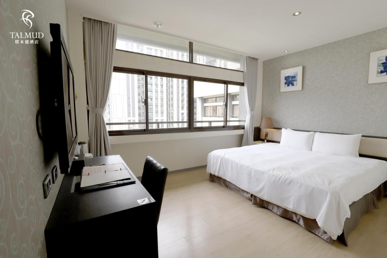 Talmud Hotel Taichung Bagian luar foto