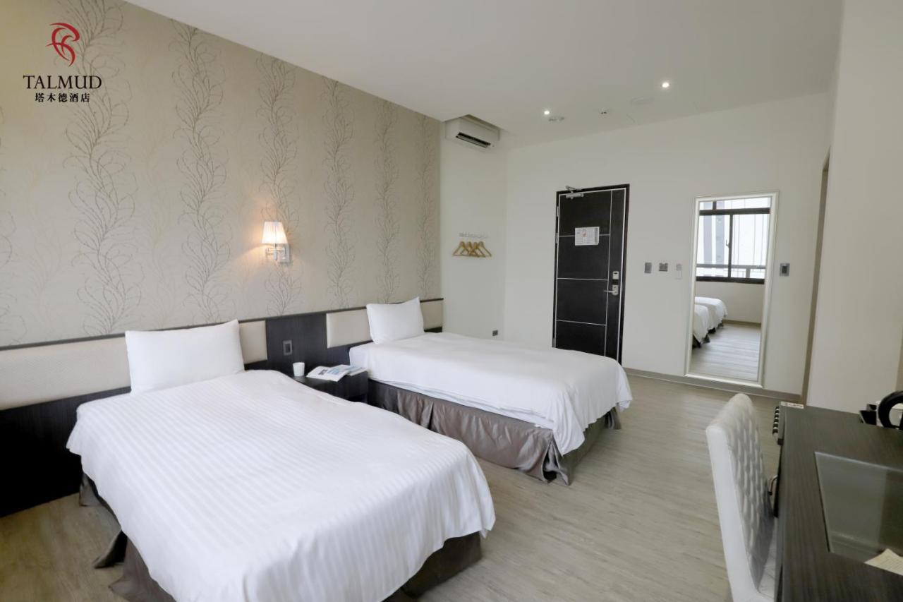 Talmud Hotel Taichung Bagian luar foto