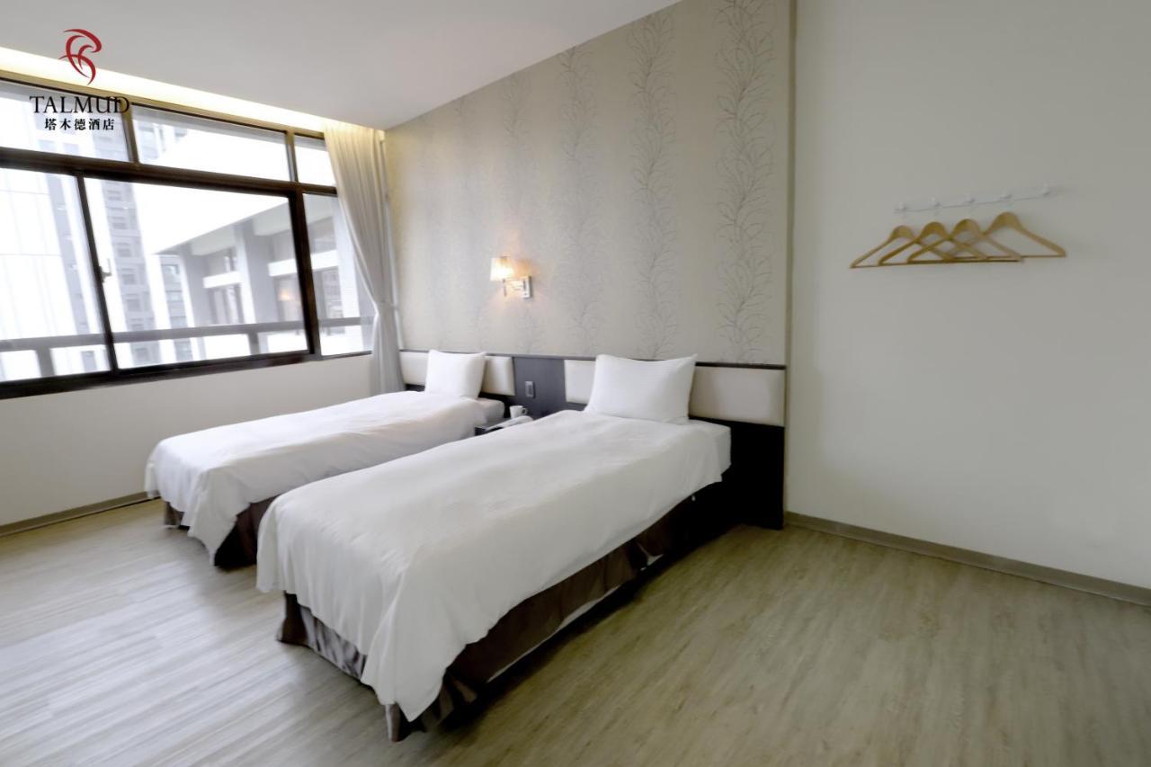 Talmud Hotel Taichung Bagian luar foto