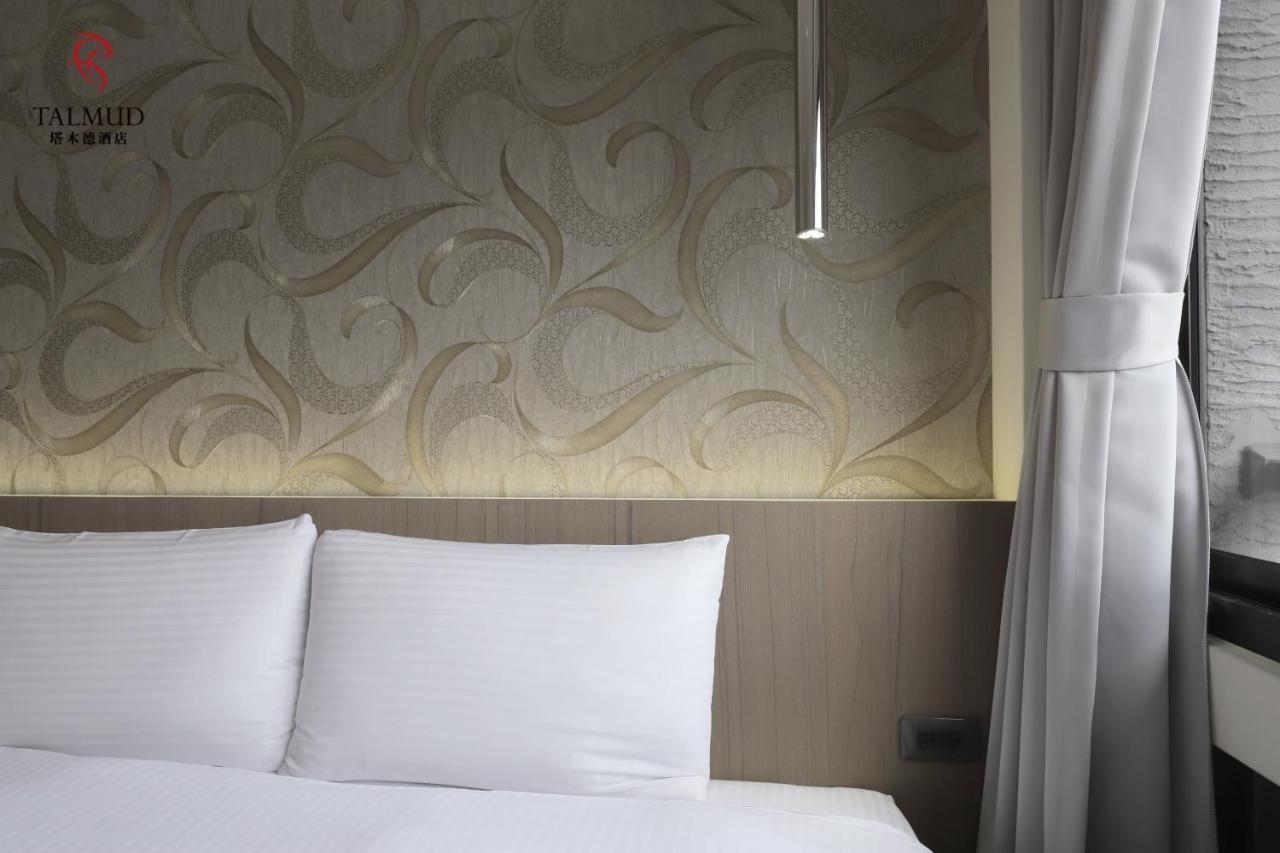Talmud Hotel Taichung Bagian luar foto