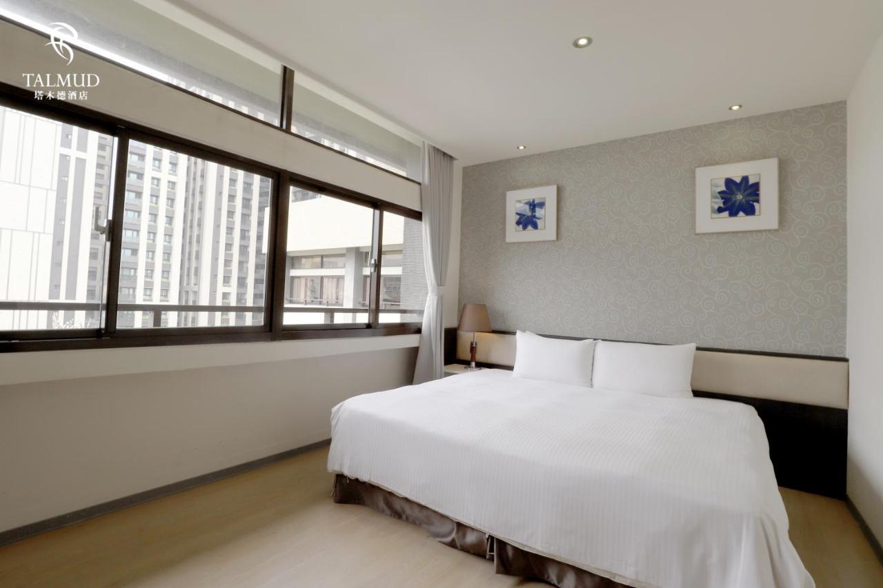 Talmud Hotel Taichung Bagian luar foto