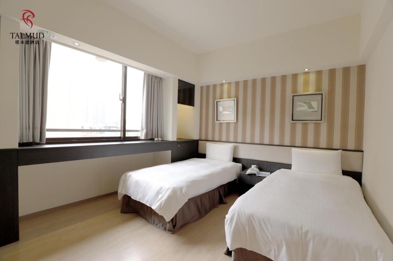 Talmud Hotel Taichung Bagian luar foto
