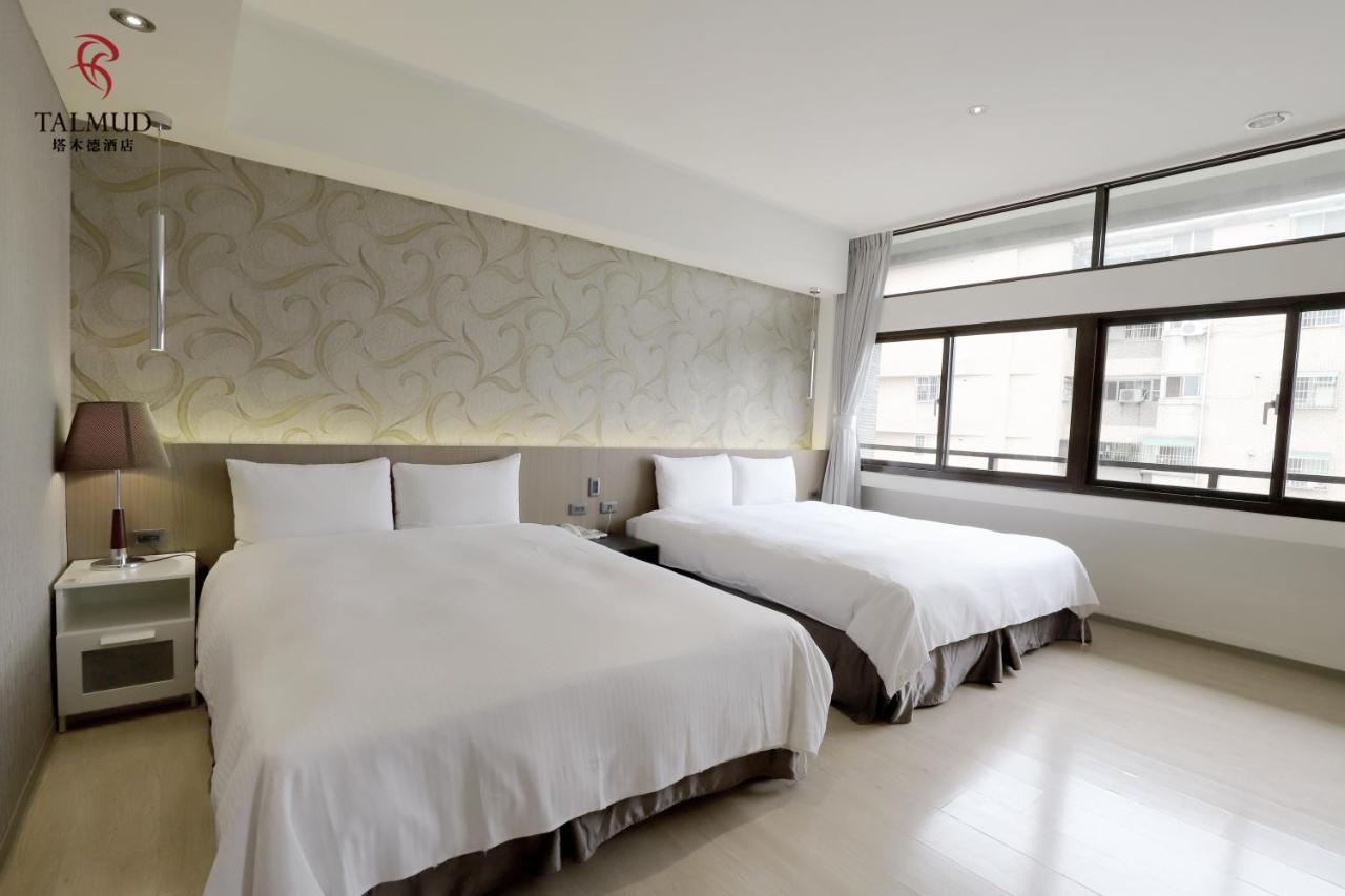Talmud Hotel Taichung Bagian luar foto